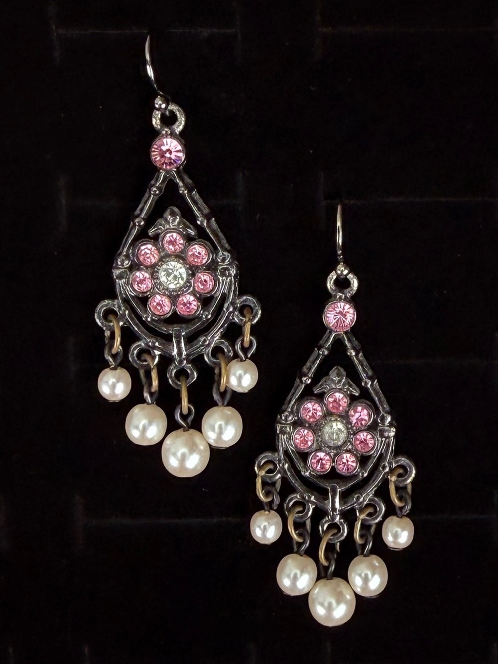 Vintage gunmetal pink bead, faux pearl chandelier pierced earrings￼